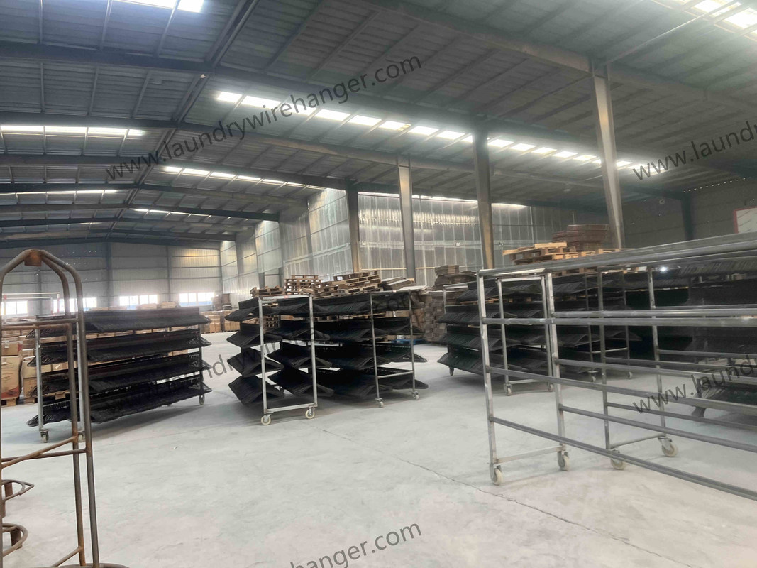 Thin White Wire Suit Hanger Diameter 2.5mm 40.5cm Size 500pcs Per Box