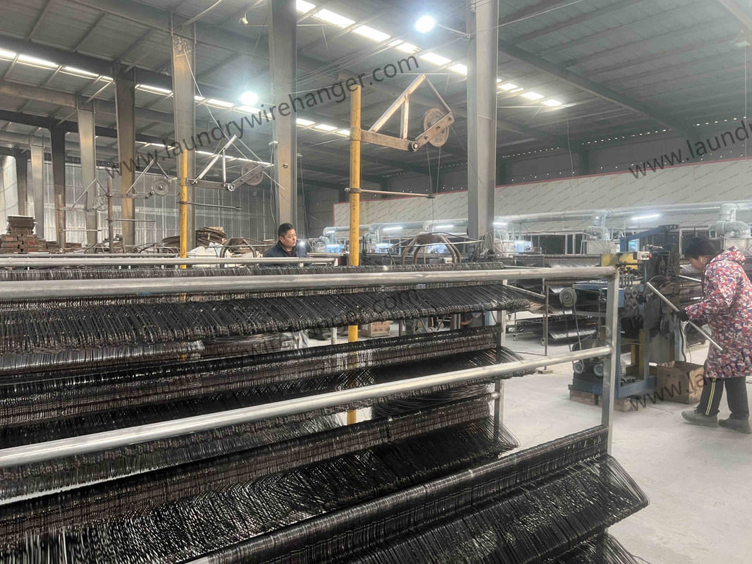 Galvanized Wire Hangers 20.5cm Height Space Saving Durable Heavy Duty Metal Clothes Hangers Suitable for Industrial