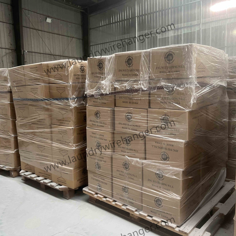 Colorful Pvc Coated Wire Hangers 16 Inch Dimesion 3.2mm Dia For Laundry Shop