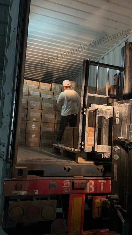 Box Size 36x33x23cm Clothes Clean Hanger Eco Friendly Made From Recycled Materials And Sustainable For Garment Storage