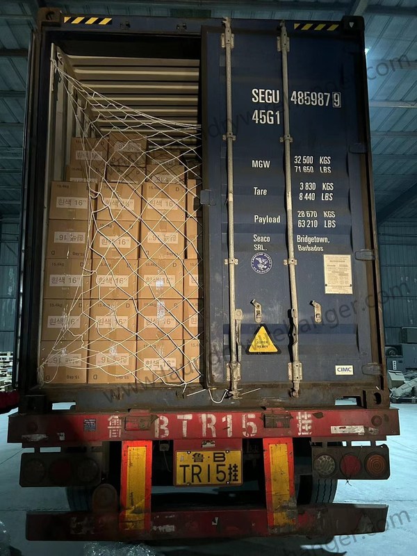 16inch Multi-Purpose White Metal Hangers Strong 14kgs Weight Capacity Ideal for Garment Display and Space Saving Storage