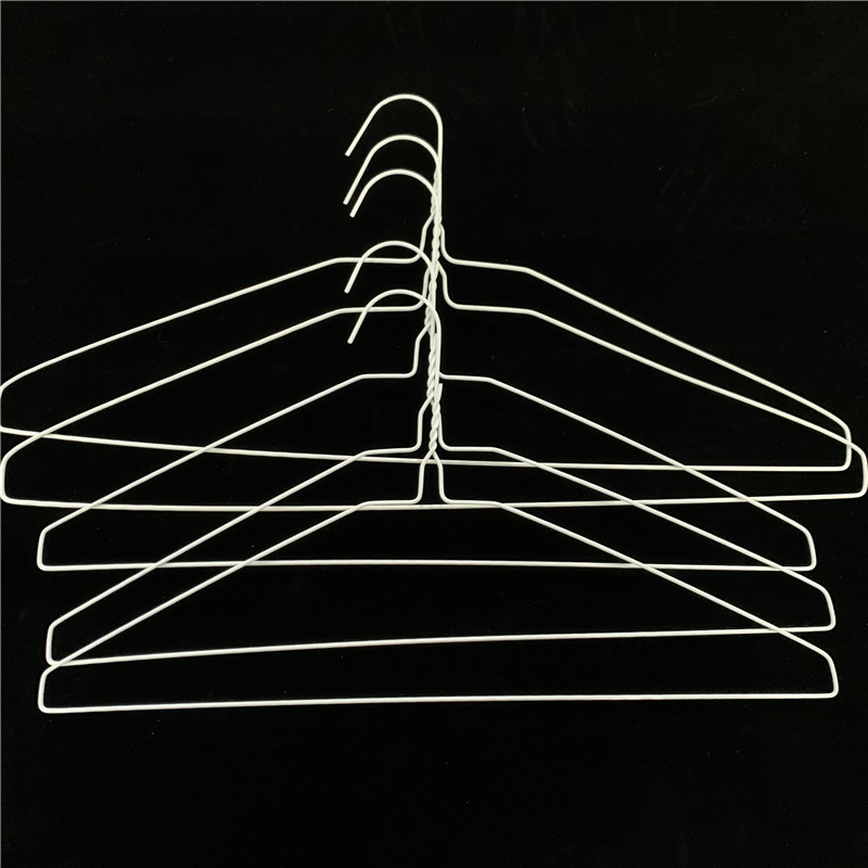 Disposable Notched Wire Suit Hanger Multi Color For Cold Weather Cloth Items